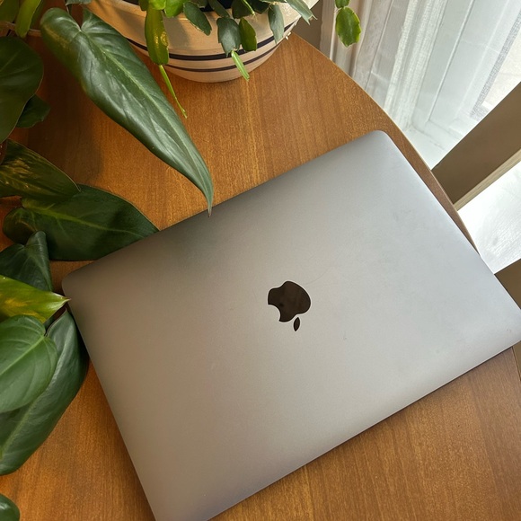 MacBook Air 13inch 8GB - Picture 2 of 5